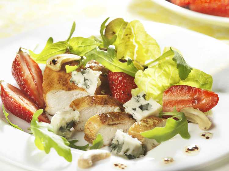 Fraîcheur de volaille, fraise et roquefort Fraîcheur de volaille, fraise et roquefort