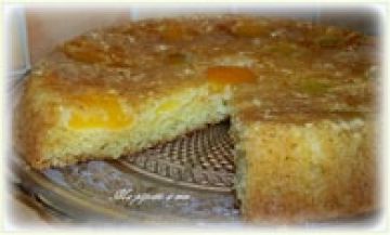 Gâteau aux pêches jaunes et amandes