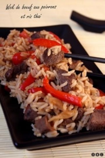 Wok de boeuf aux poivrons et riz thaï Wok de boeuf aux poivrons et riz thaï
