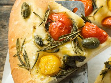 Pizza aux tomates cerises et romarin Pizza aux tomates cerises et romarin