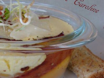 Oeuf cocotte au bacon grillé et à la crème de maïs Oeuf cocotte au bacon grillé et à la crème de maïs